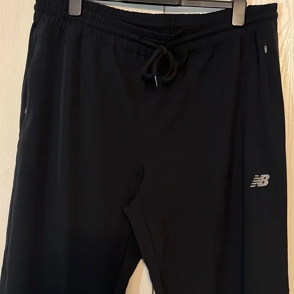 New Balance Lightweight Joggers - Picture 1 of 8